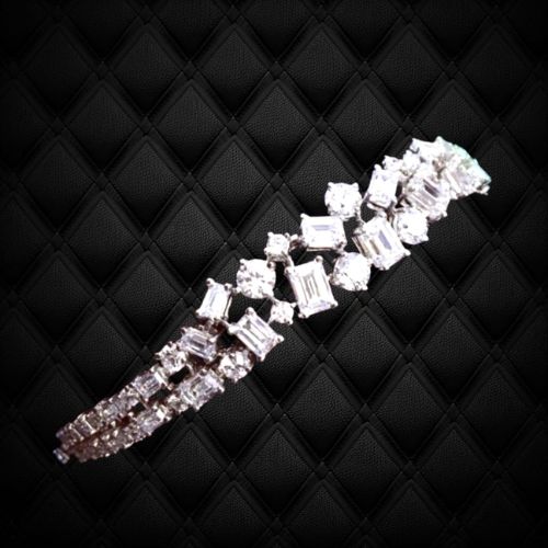Radiant star cluster flexible bracelet