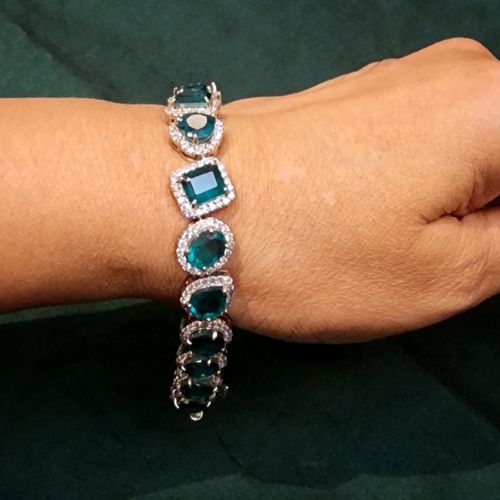 Elegant Emerald With Crystal Bracelet